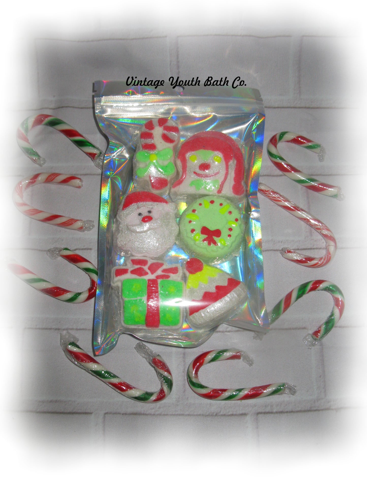 Christmas 6 Pack ( Santa, Grinch, Present, Candy Cane, Snowman bath bomb)